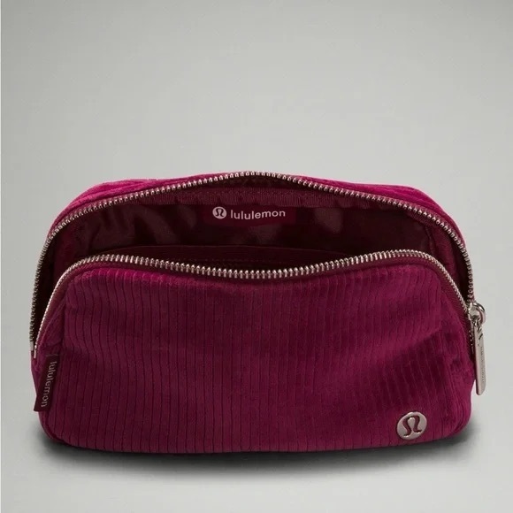 LULULEMON Everywhere Belt Bag 1L
Corduroy - Picture 3 of 5